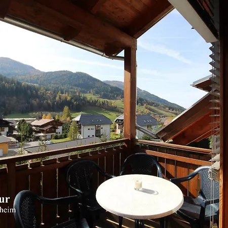 Schoene In Mit Garten Und Terrasse